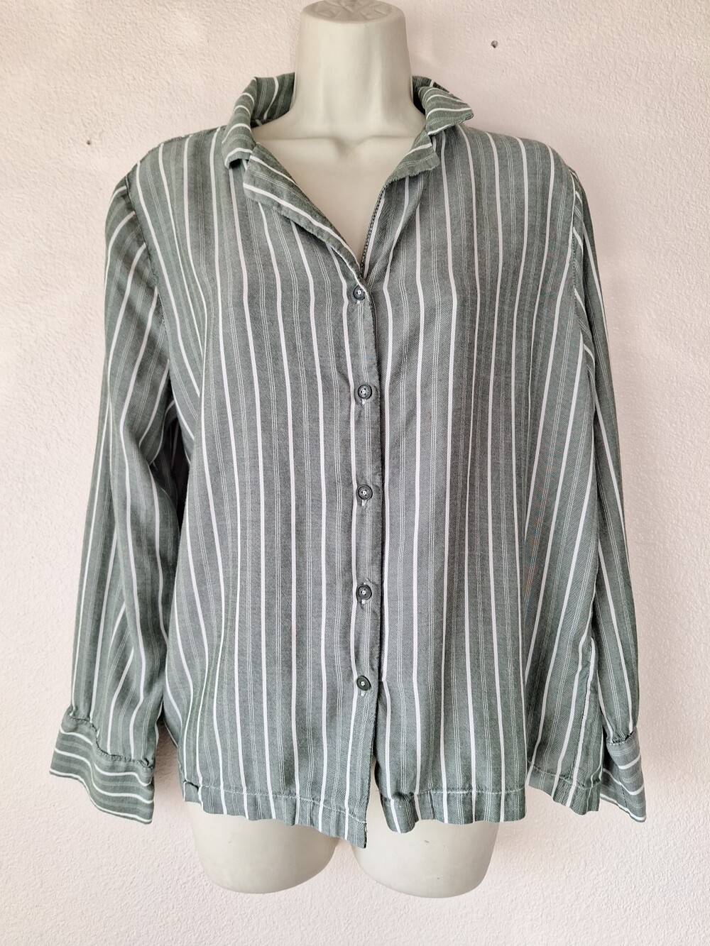 Cozy Earth Pajama Top Women Small Soft Woven Green Stripe Lounge Shirt Long Slv